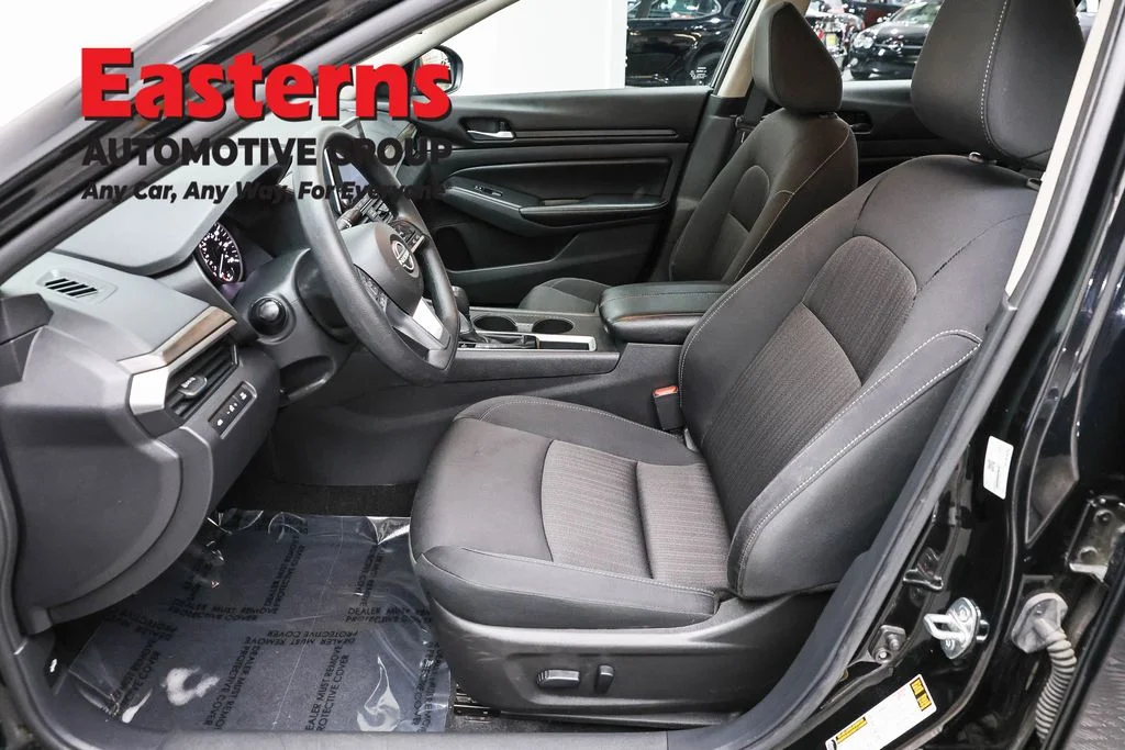Used 2025 Black Nissan 2.5 SV image 14