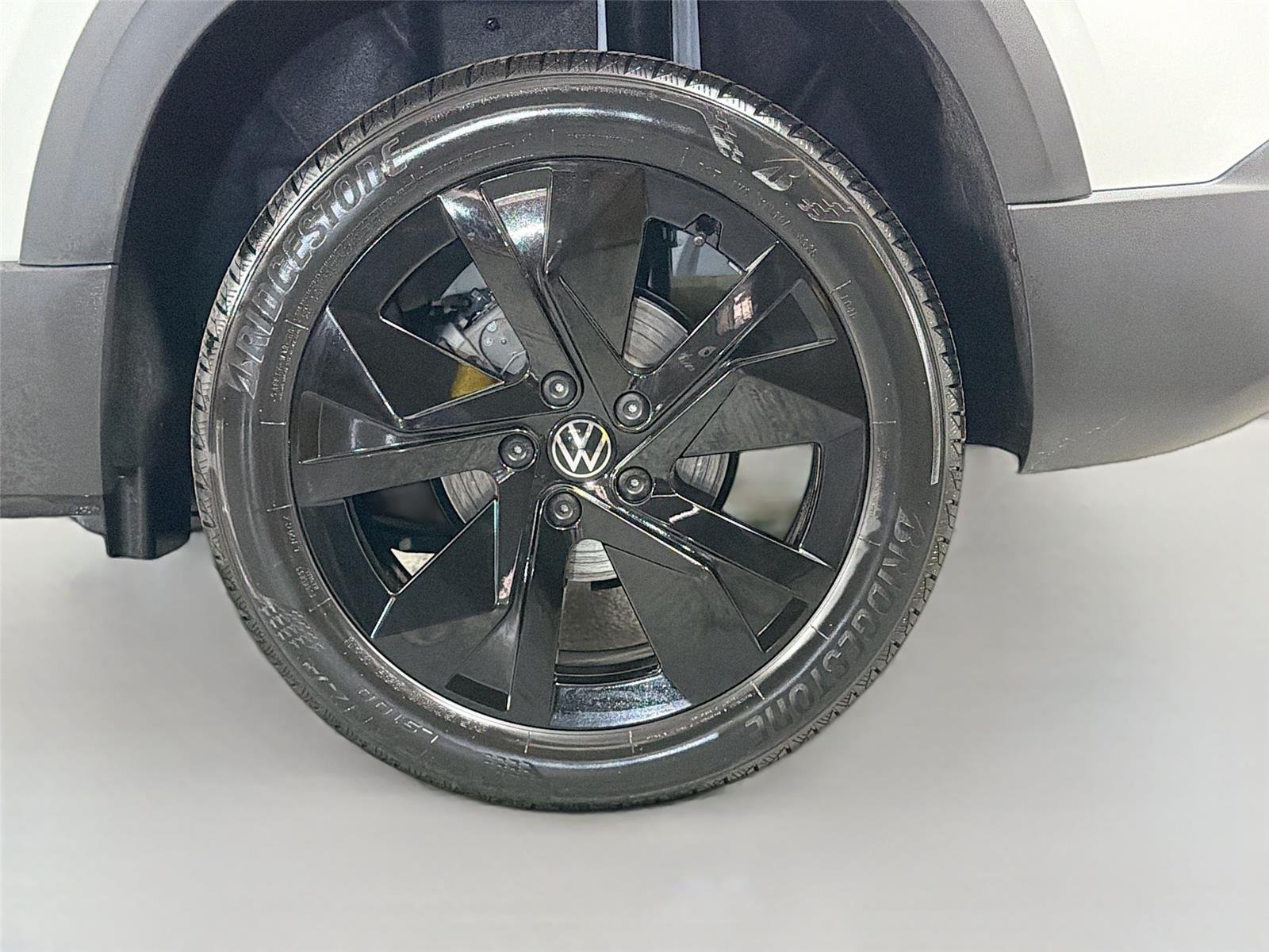 New 2026 Pure White Volkswagen SE image 27