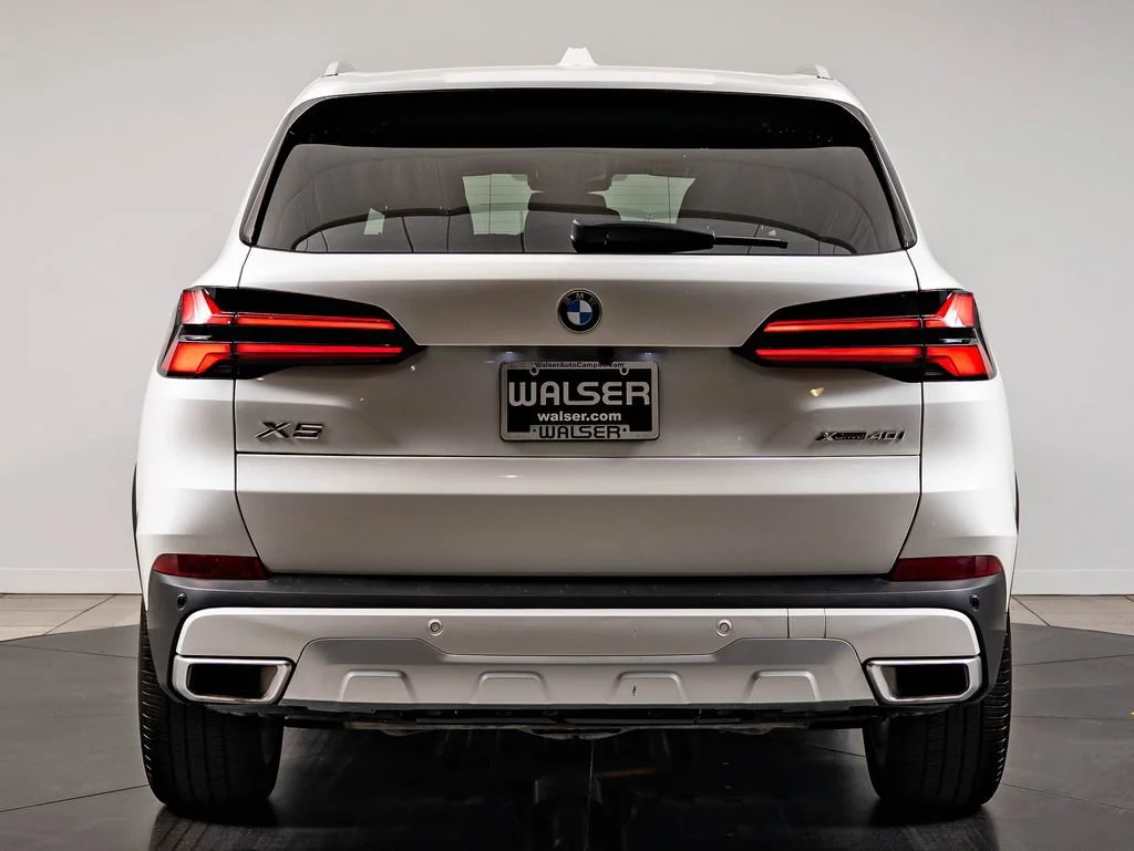 Used 2024 Mineral White Metallic BMW xDrive40i image 7