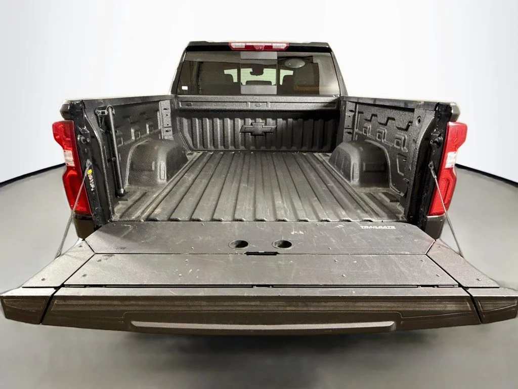 Used 2025 Black Chevrolet ZR2 image 27