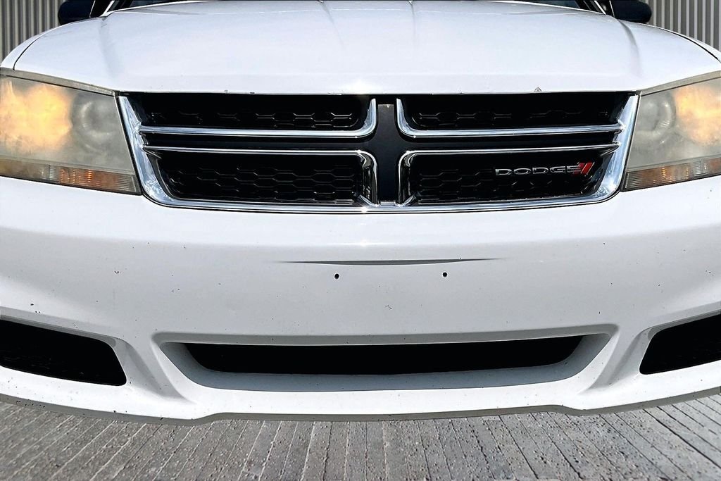 Used 2013 White Dodge SE image 27
