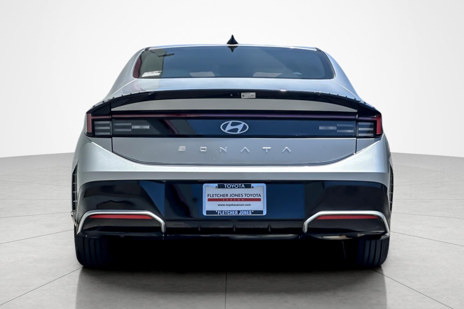 Used 2024 SILVER Hyundai SEL image 4