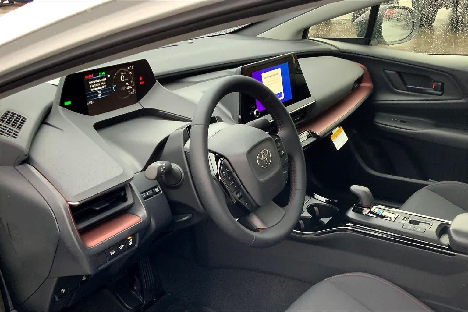 2026 Toyota Prius Plug-in Hybrid SE - Photo 8
