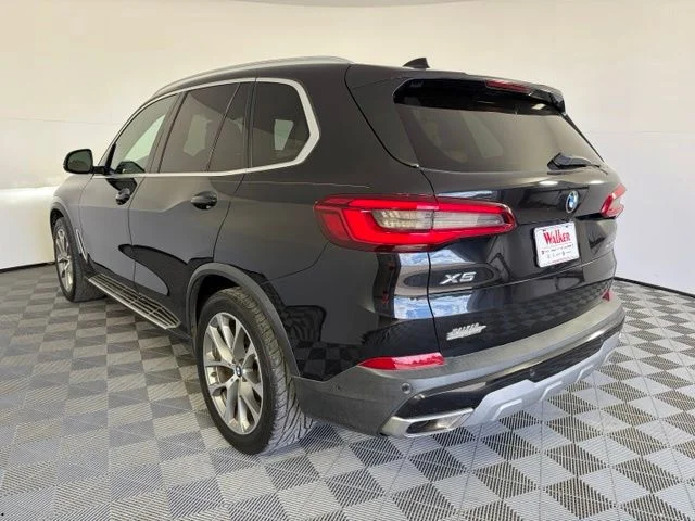Used 2020 Black BMW sDrive40i image 5