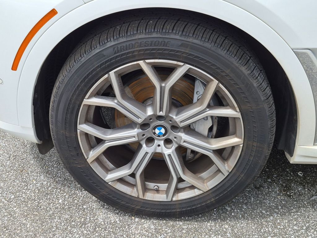 Used 2023 Mineral White Metallic BMW xDrive40i image 9