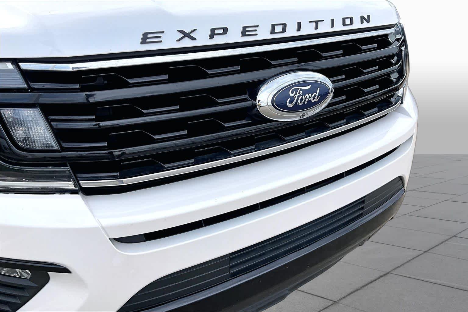 Used 2019 White Platinum Metallic Tri-Coat Ford Limited image 30
