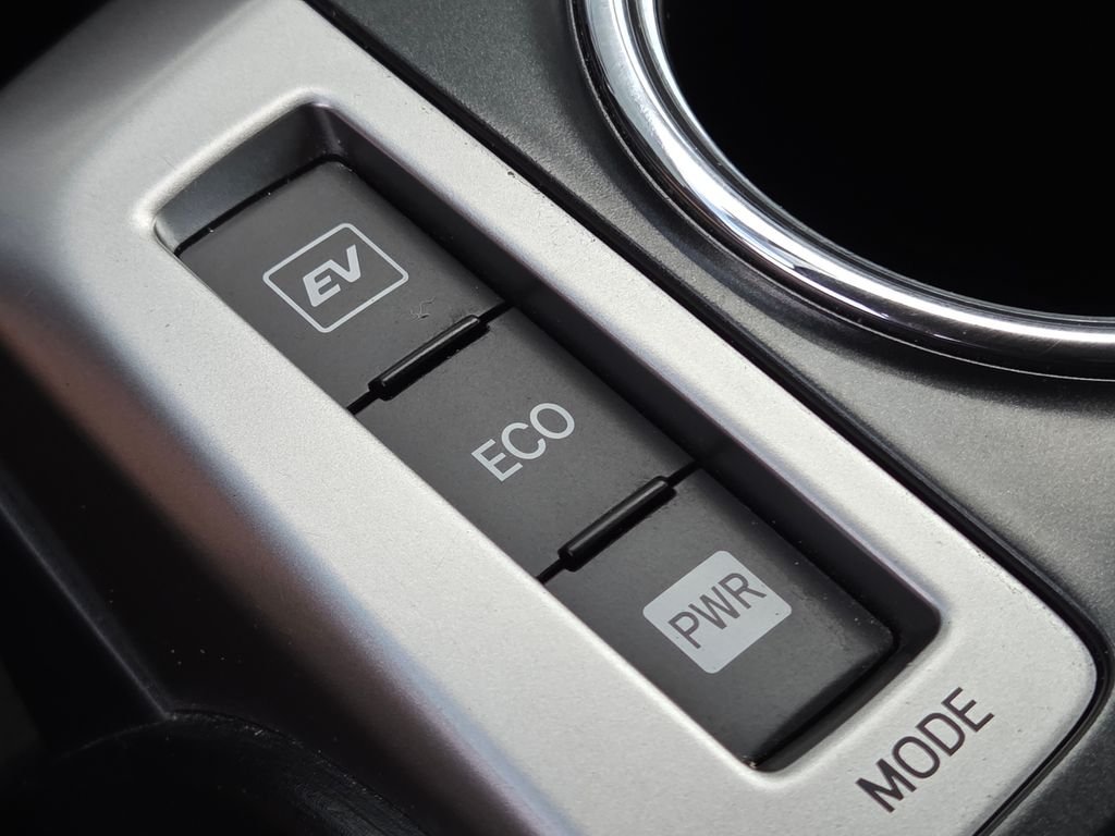 Used 2015 Black Toyota Three image 33