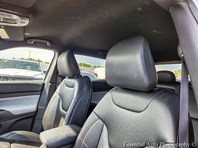 Used 2024 White Jeep Latitude Lux image 10