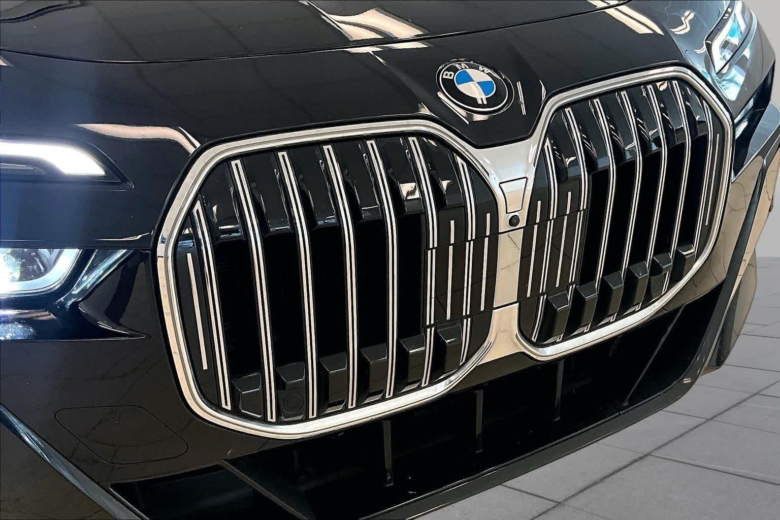 Used 2023 Black Sapphire Metallic BMW 760i xDrive image 28