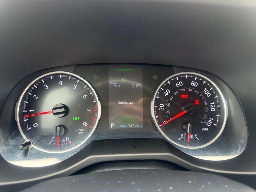 Used 2019 White Toyota XLE image 15