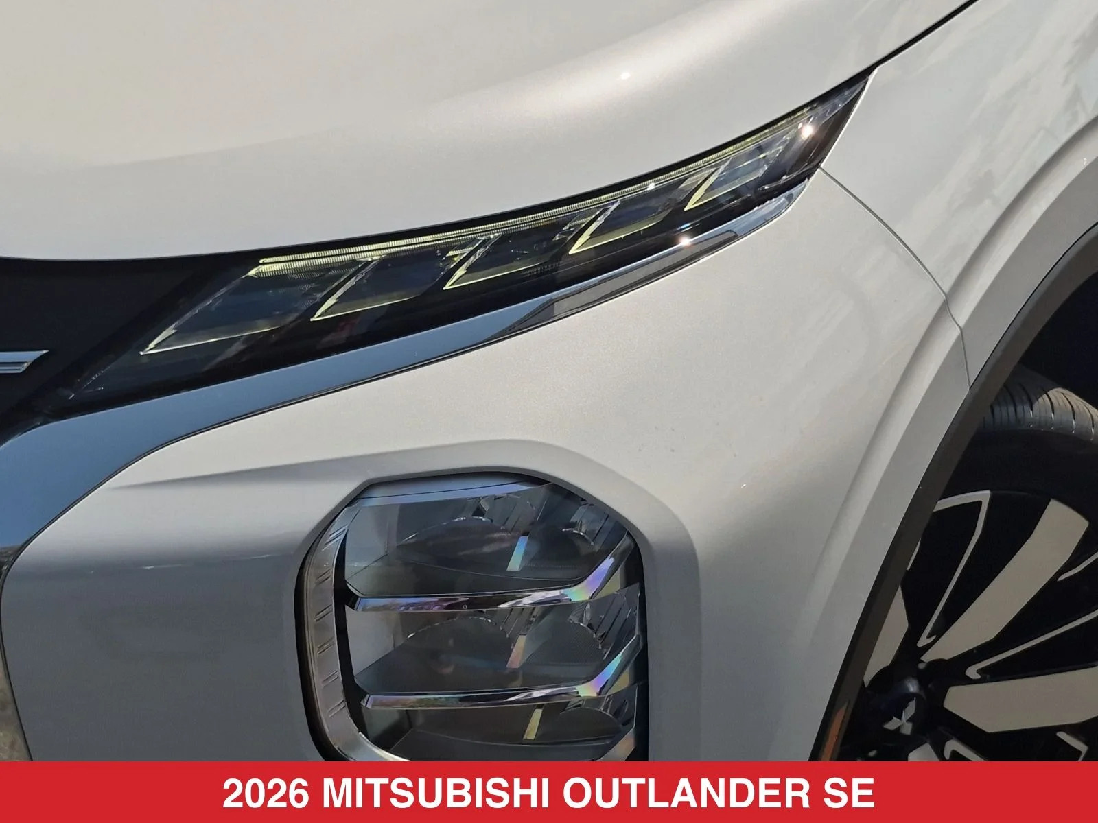 New 2026 White Mitsubishi SE image 10
