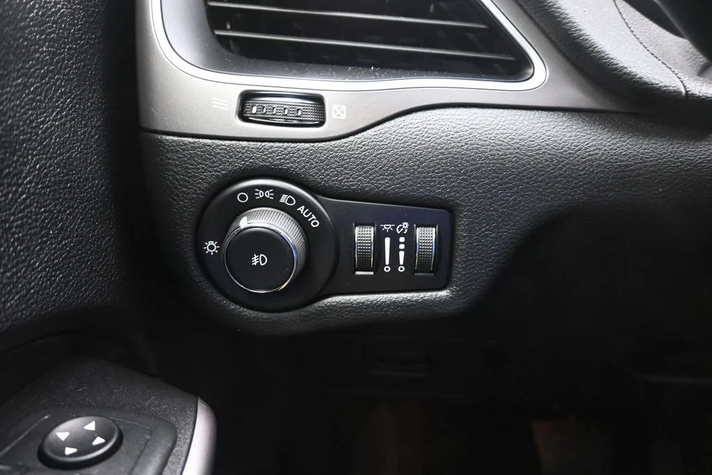 2021 Jeep Cherokee Latitude Lux - Photo 18