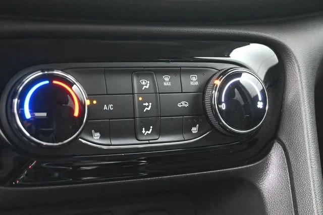 Used 2020 SUMMIT WHITE Buick Preferred image 19