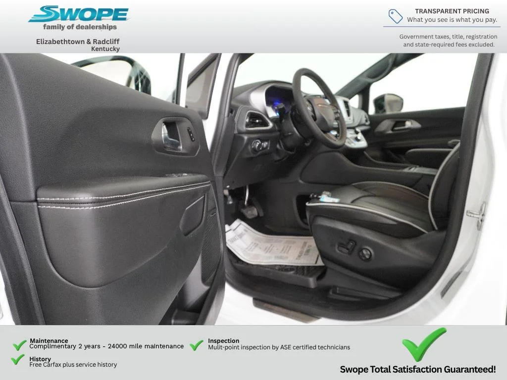 New 2027 Bright White Clear-Coat Exterior Paint Chrysler Limited image 20