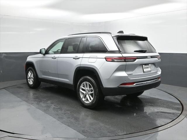 New 2026 Silver Zynith Exterior Paint Jeep Laredo image 5