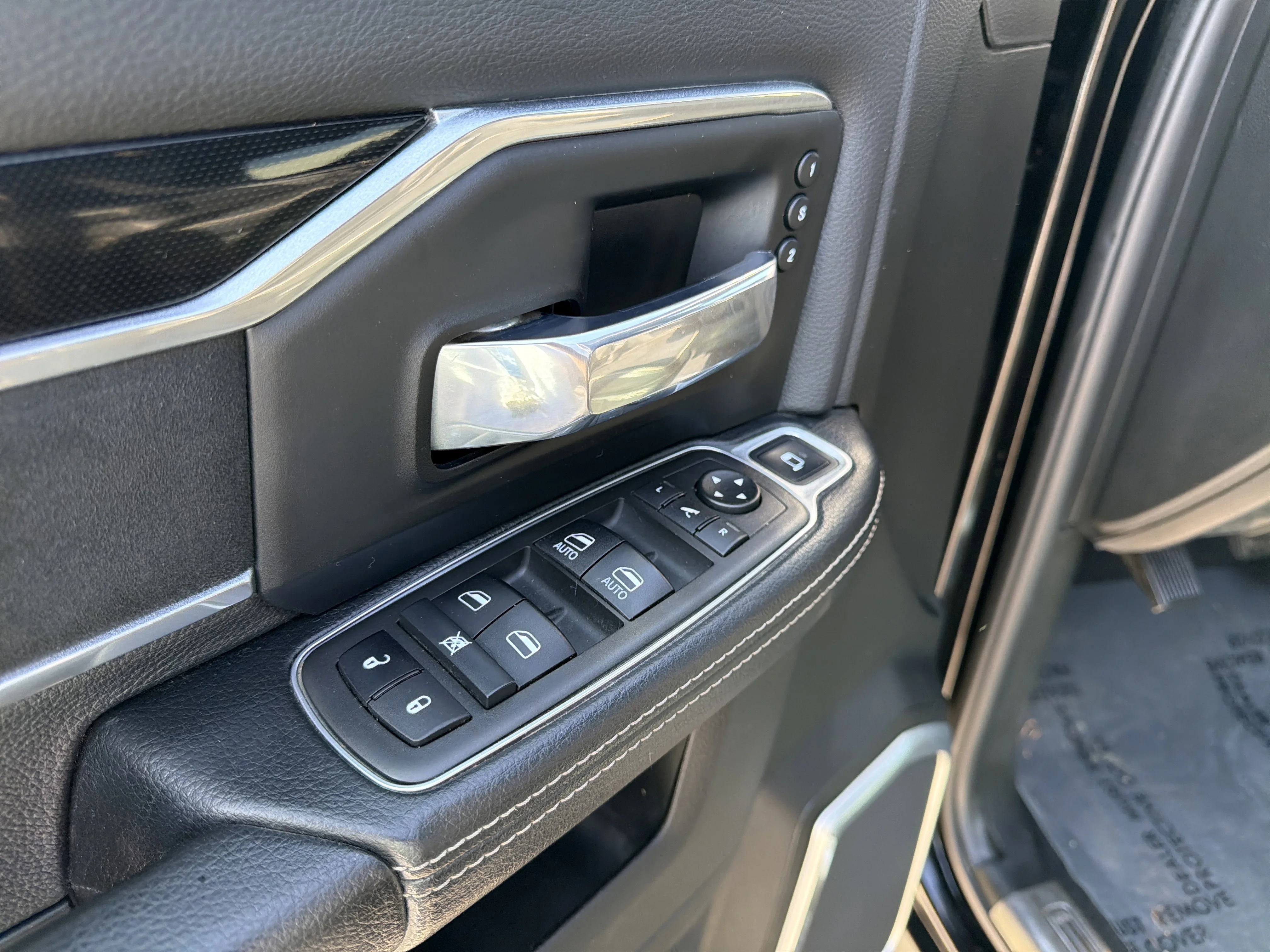 Used 2021 Diamond Black Crystal Pearlcoat Ram Laramie image 11