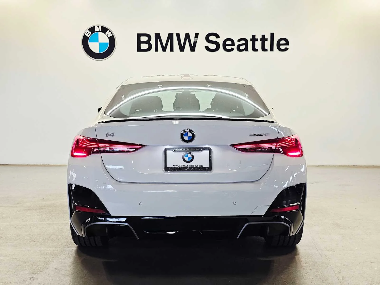 New 2026 Alpine White BMW xDrive40 image 5