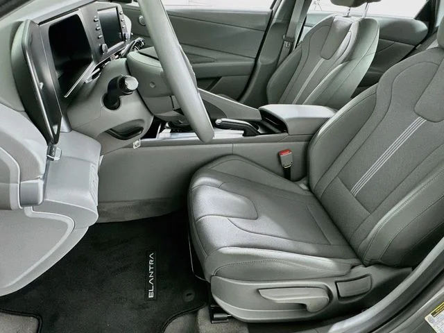 New 2026 Hyundai ELANTRA SE