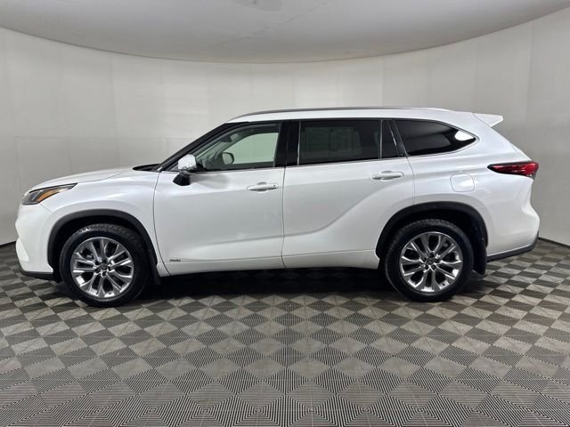 Used 2023 Pearl Toyota Limited image 7