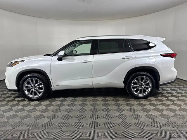 Used 2023 Wind Chill Pearl Toyota Limited image 7