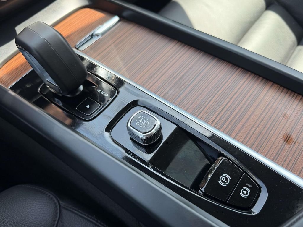 Used 2024 Black Volvo T8 Plus Dark Theme image 6