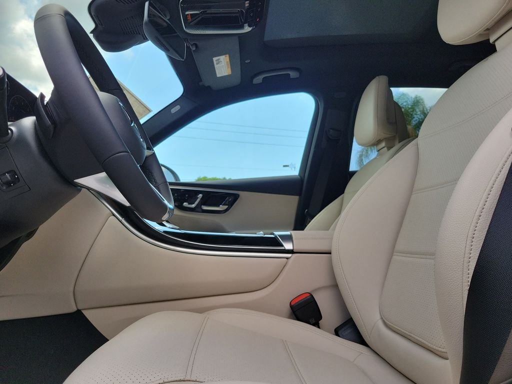 New 2026 White Mercedes-Benz GLC 300 image 21