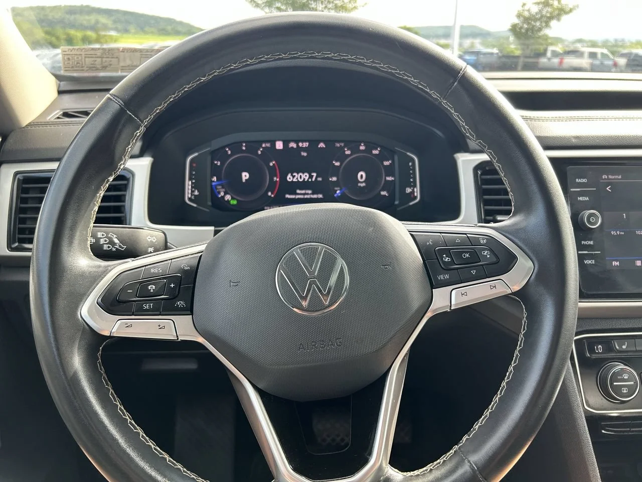 Used 2022 Gray Volkswagen 2.0T SEL image 25