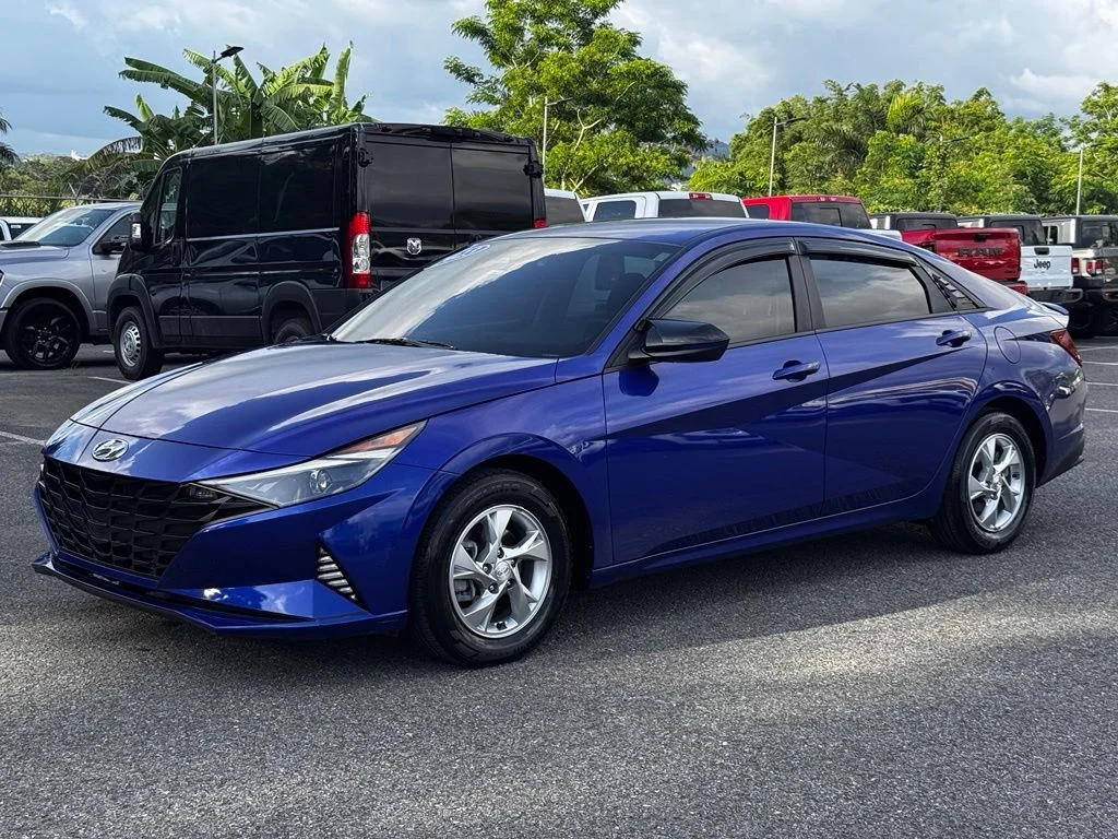 Used 2023  Hyundai SE image 4