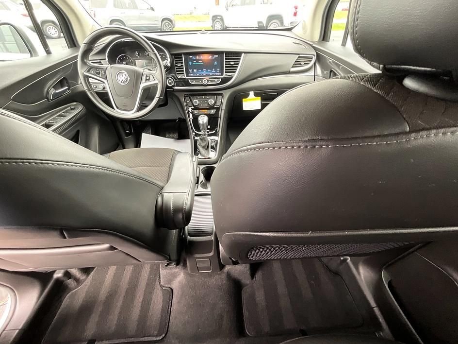 Used 2018 White Buick Preferred image 4