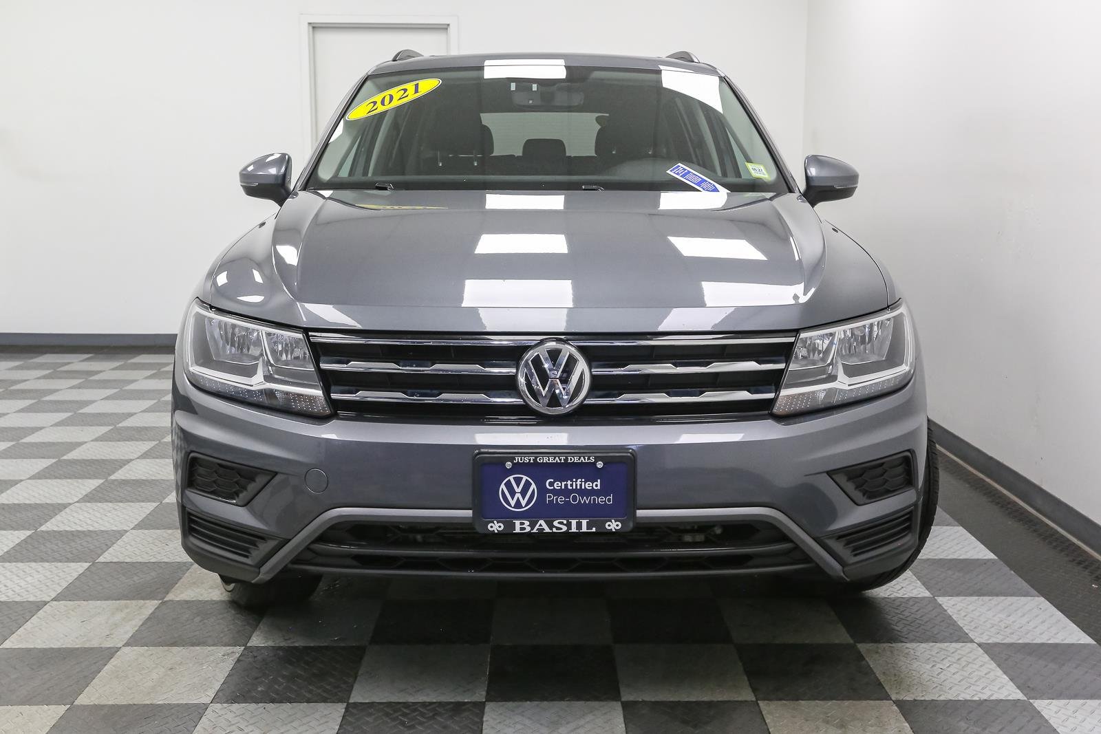 Used 2021 Platinum Gray Metallic Volkswagen SE image 4