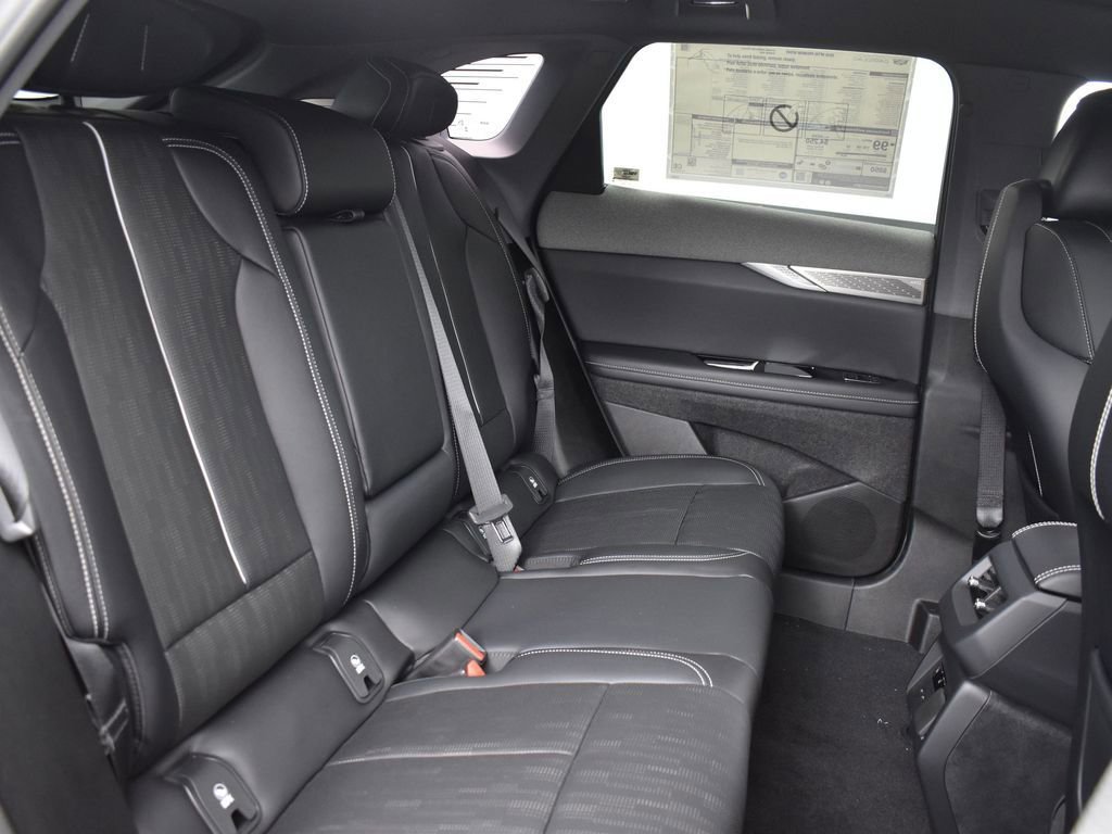 2026 CADILLAC OPTIQ - Image 30