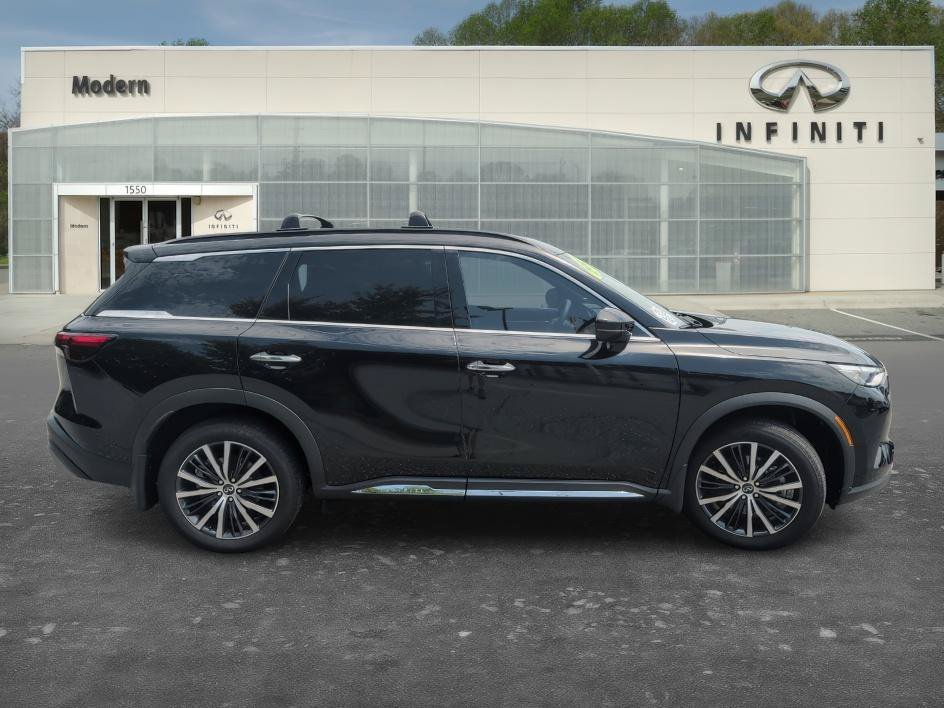 Certified Used 2025 Mineral Black INFINITI AUTOGRAPH image 3
