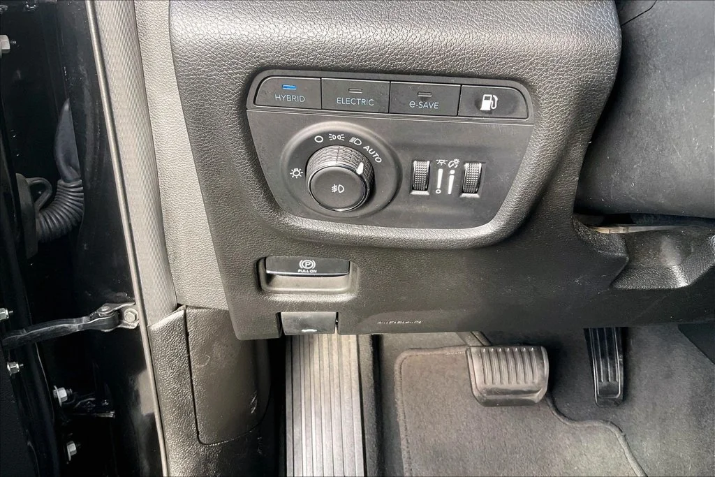 Used 2024 Diamond Black Jeep 4xe image 36