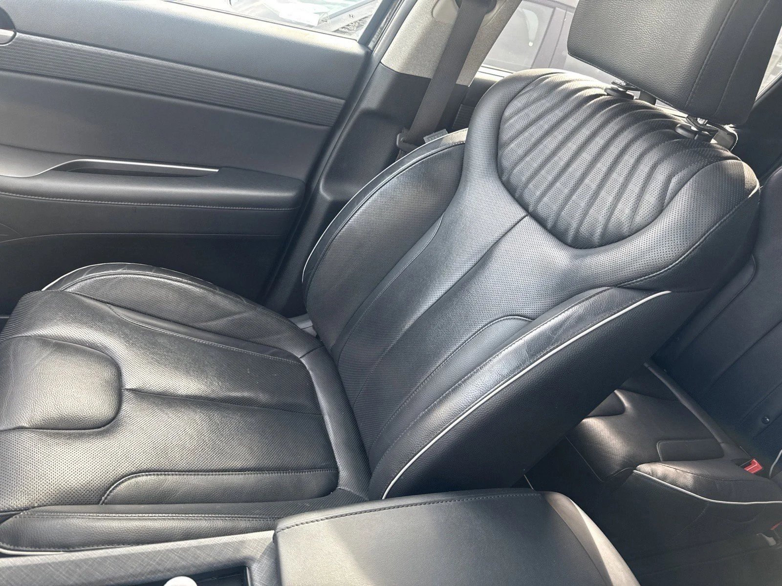 Used 2023 Blue Hyundai Limited image 3