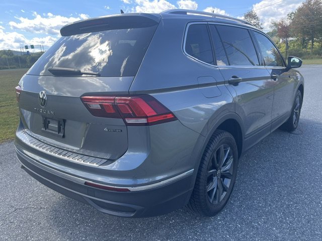 Used 2022 Gray Volkswagen SE image 4