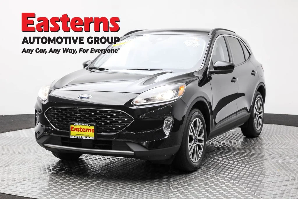 Used 2021 Black Ford SEL image 1