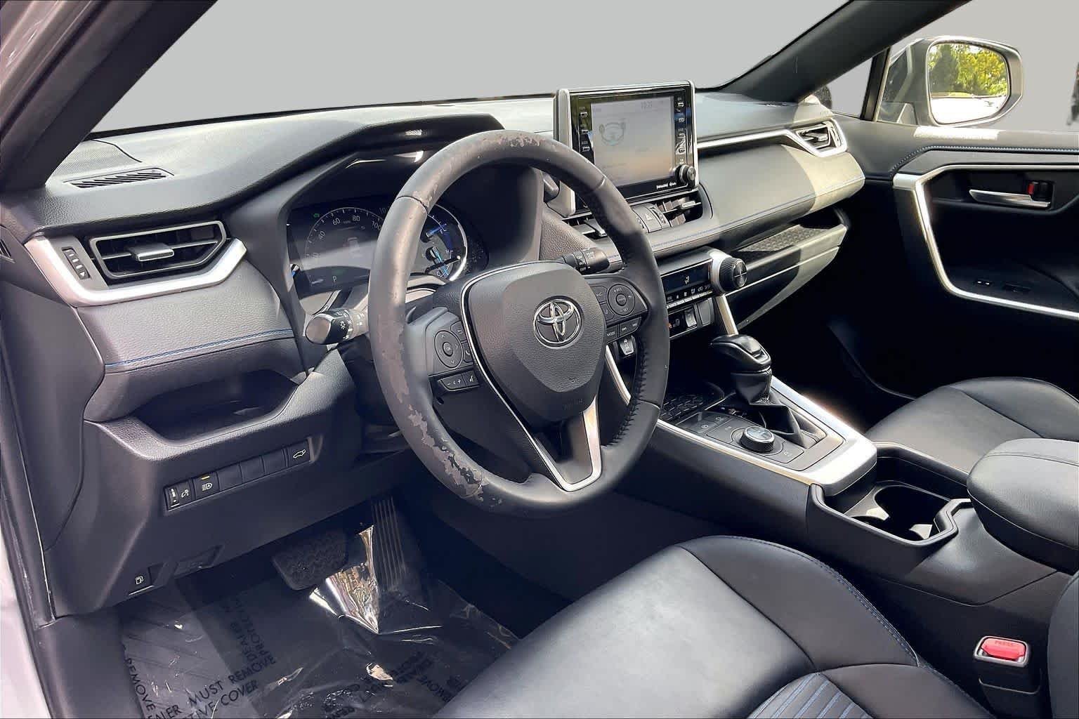 Used 2019 Silver Sky Metallic w/Black Roof Toyota Hybrid XSE image 17