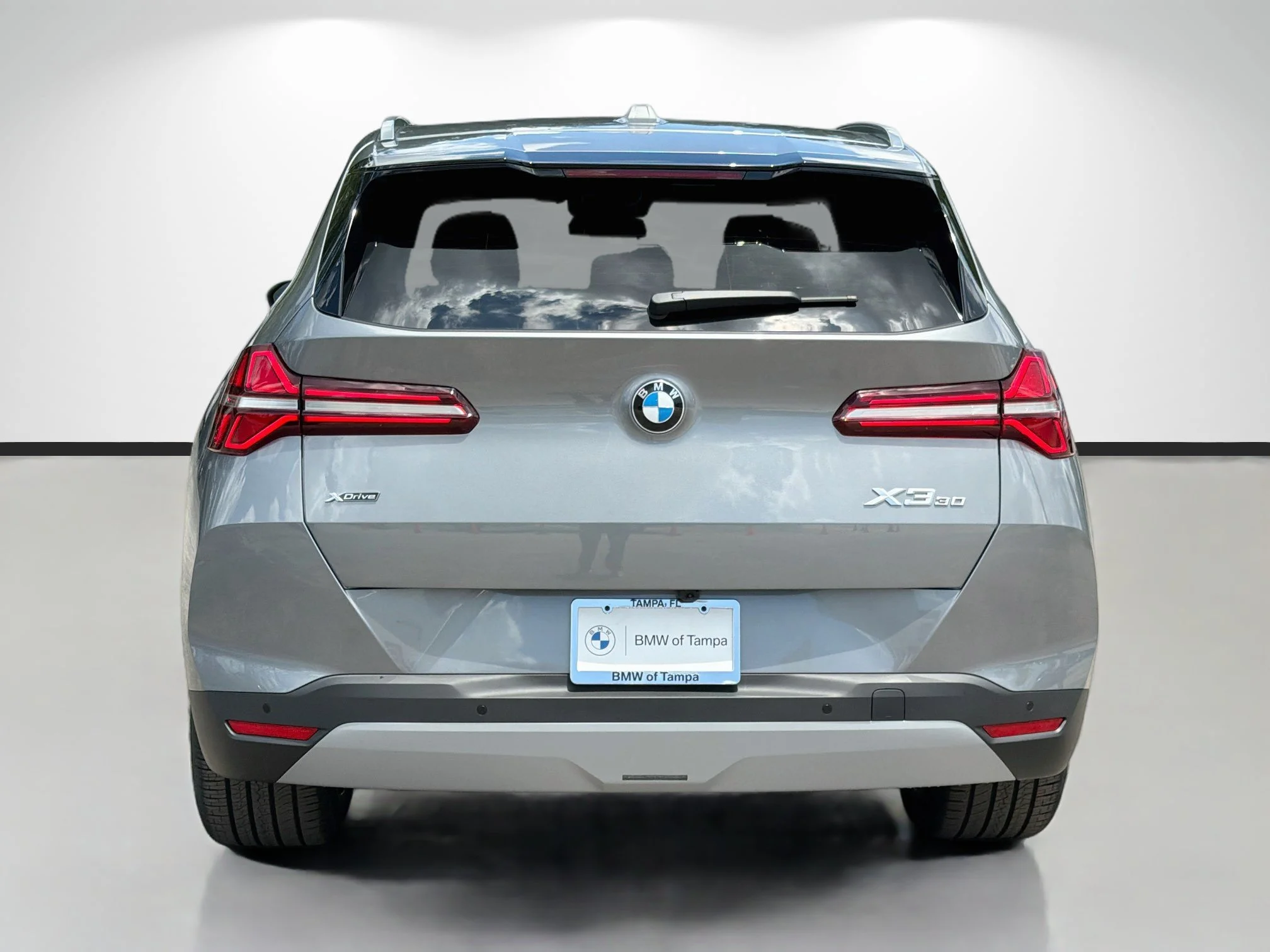 New 2026 Skyscraper Grey Metallic BMW 30 xDrive image 4