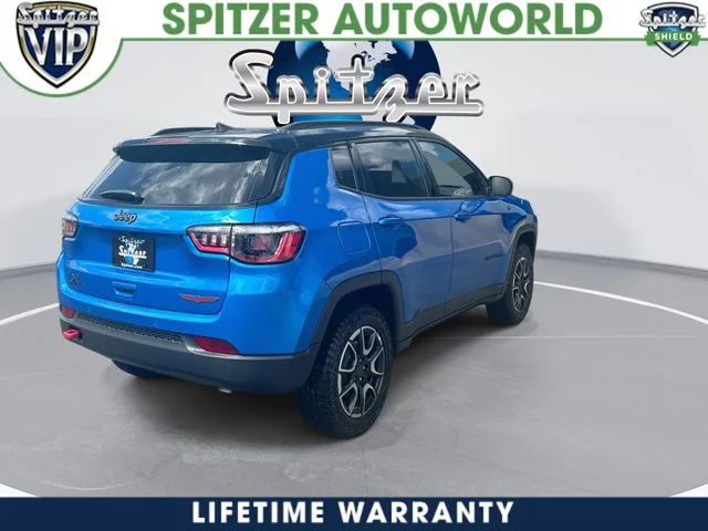 New 2026 Hydro Blue Pearl-Coat Exterior Paint Jeep Trailhawk image 9