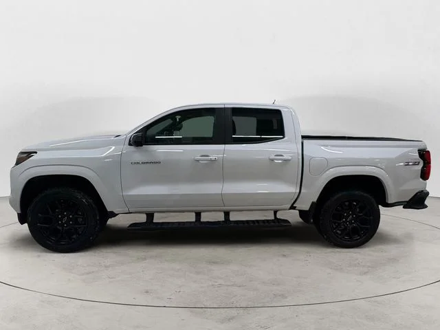 Used 2025 Summit White Chevrolet Z71 image 2