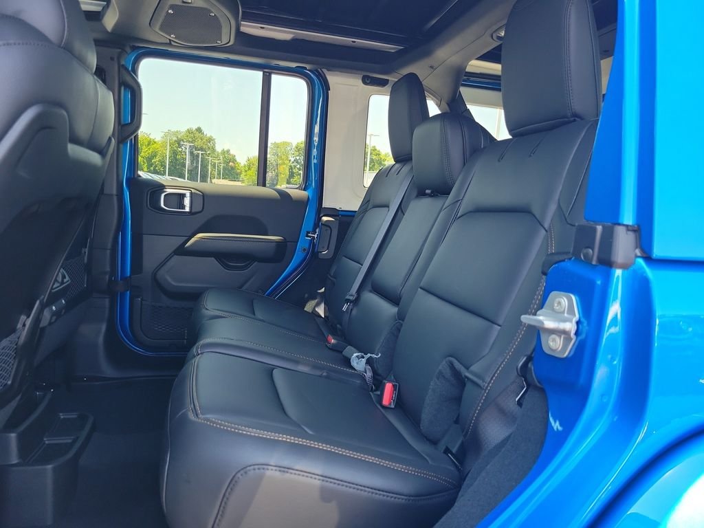 New 2026 Hydro Blue Pearl-Coat Exterior Paint Jeep Sahara image 10