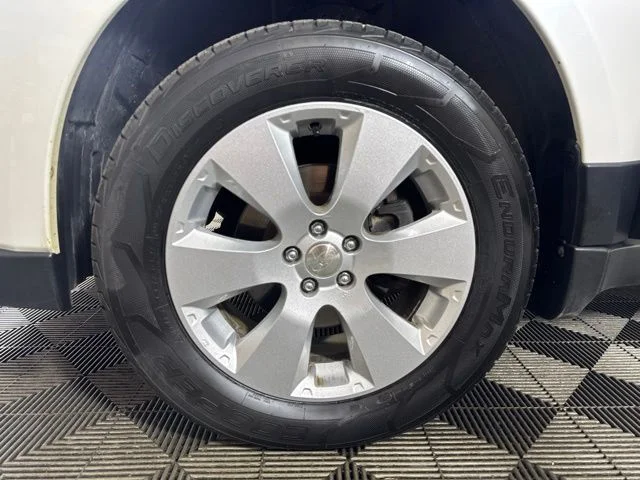Used 2011 White Subaru 2.5i Premium image 10