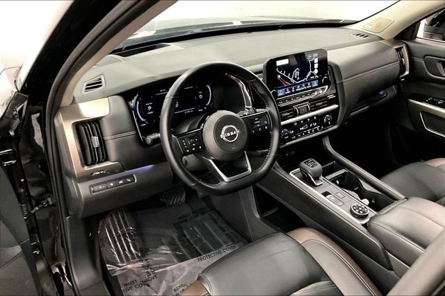 2025 Nissan Pathfinder Platinum - Photo 16