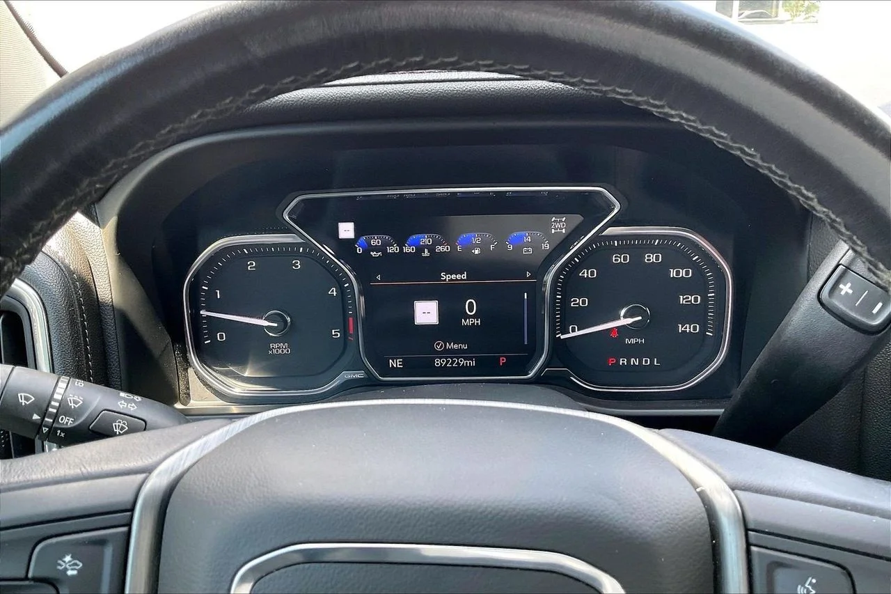 Used 2021 White GMC Denali image 10
