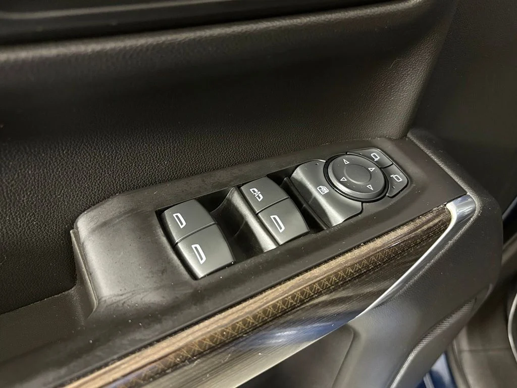 Used 2021 Blue Chevrolet LT image 17
