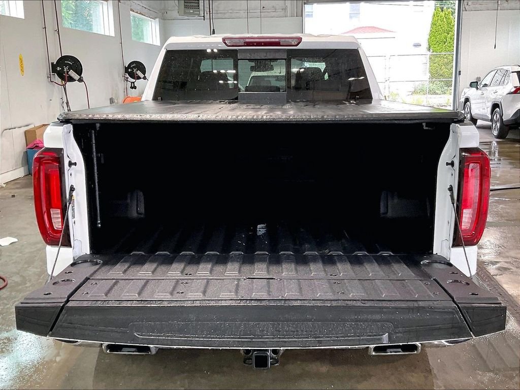 Used 2023 White GMC SLT image 32