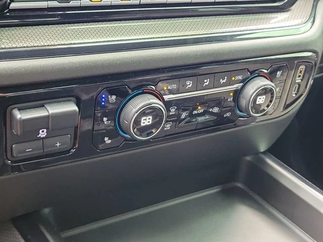 2025 Chevrolet Silverado 2500HD ZR2 - Photo 38
