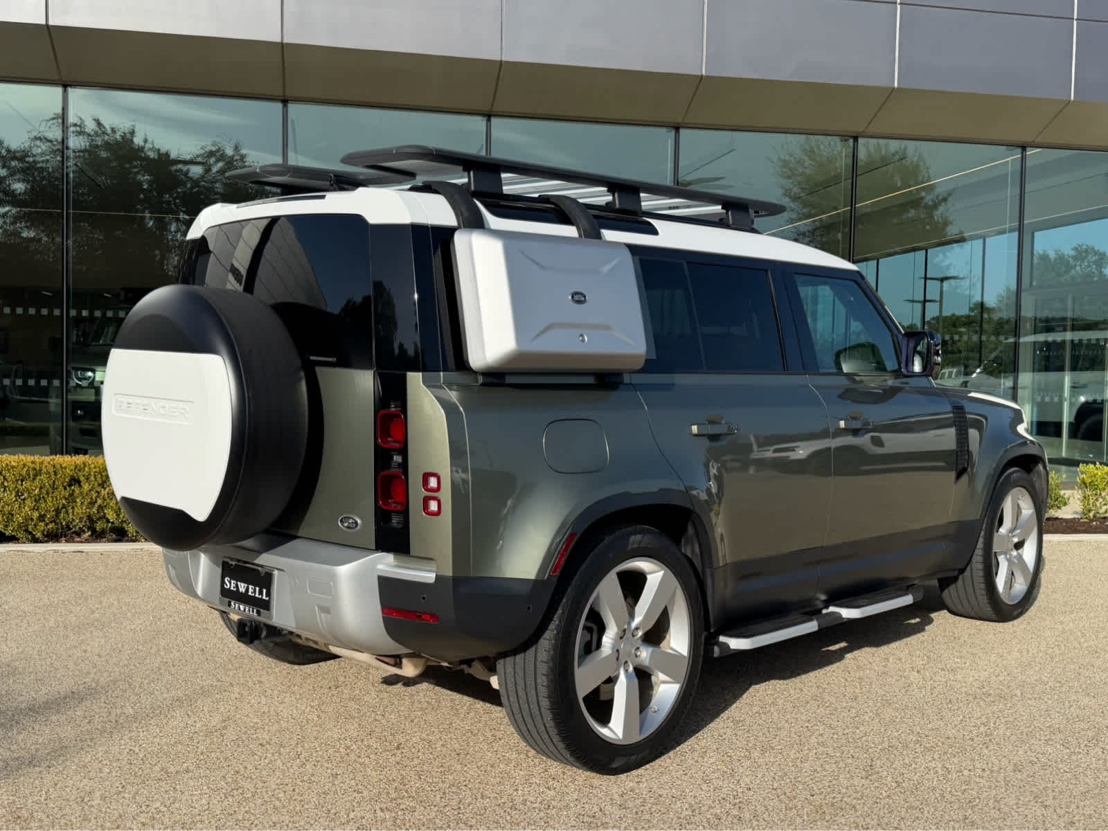 Used 2021 PANGIA GREEN Land Rover SE image 6