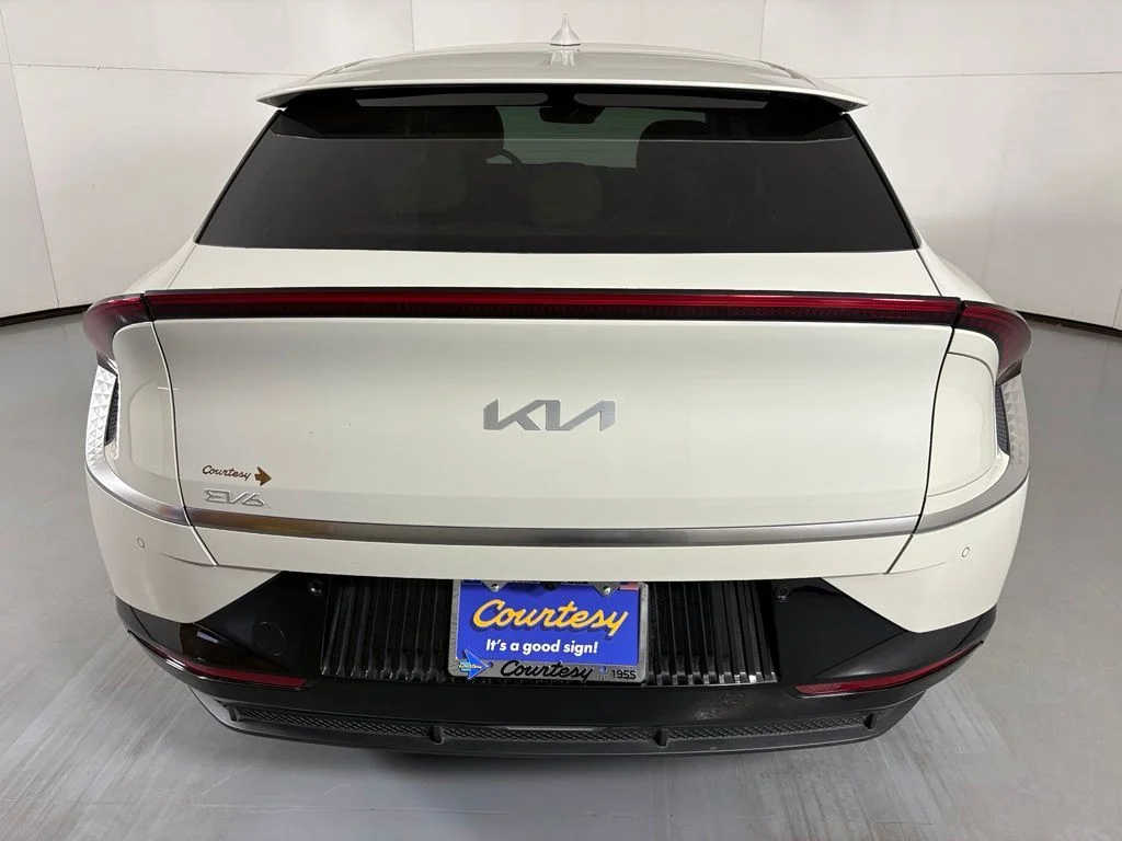 Used 2023 White Kia Wind image 7