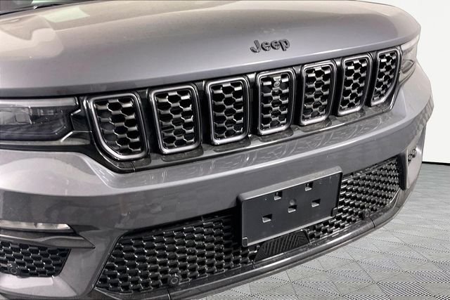 Used 2025 Gray Jeep Summit image 31